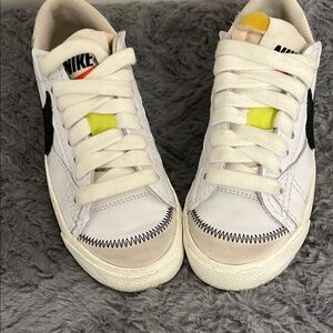 Nike White and Black Sneakers
